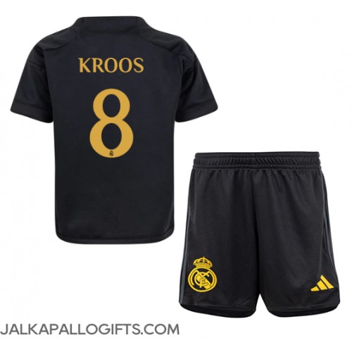 Real Madrid Toni Kroos #8 Kolmas Peliasu Lasten 2023-24 Lyhythihainen (+ Lyhyet housut)